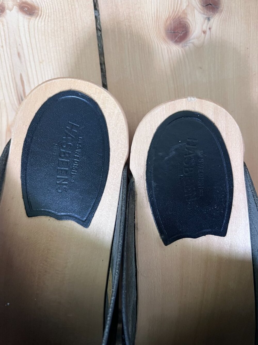 Swedish Hasbeens Black Leather Clogs - Picture 10 of 11
